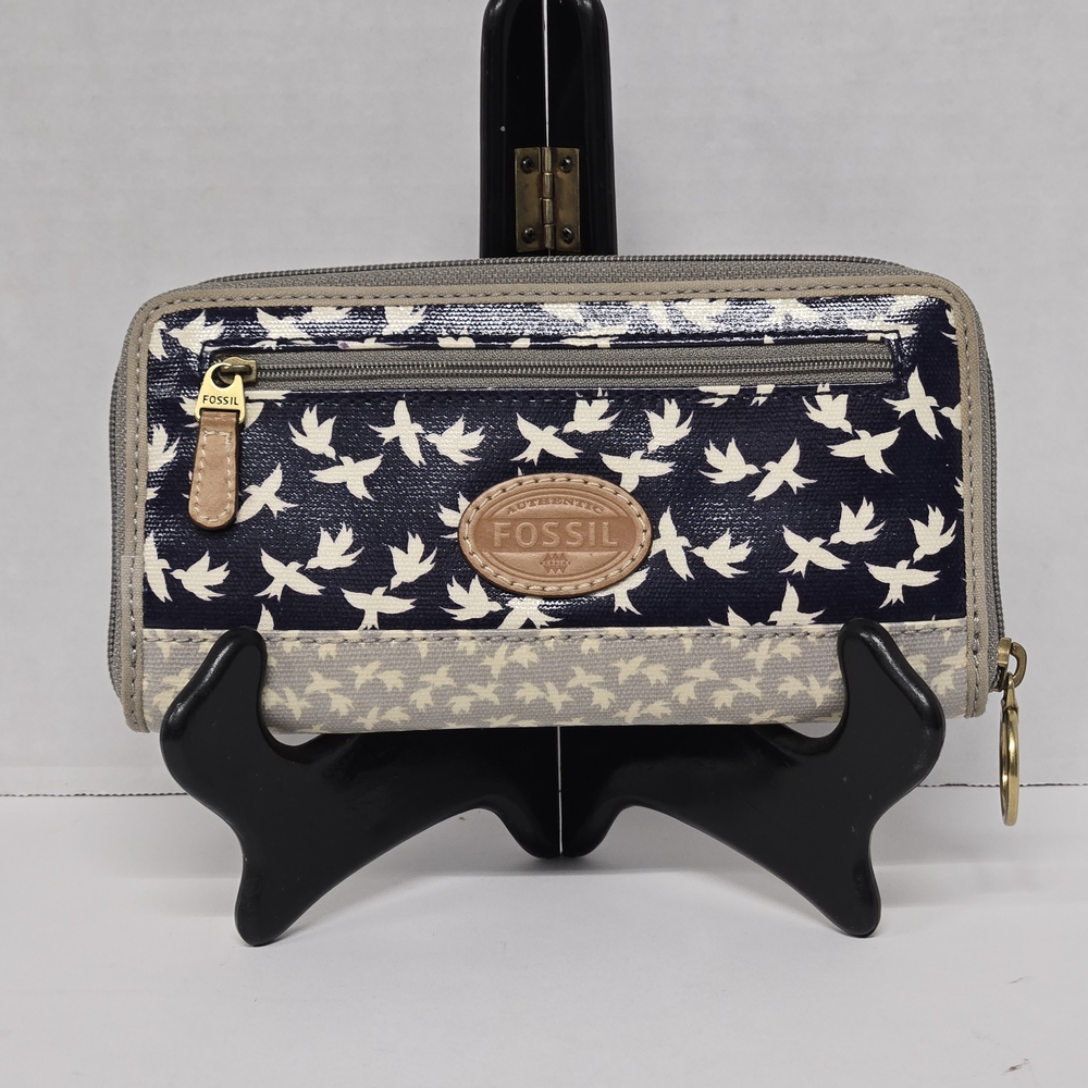 Fossil Navy and Cream Bird Pattern Zip Around Wallet EUC 8"x4.5"x1"